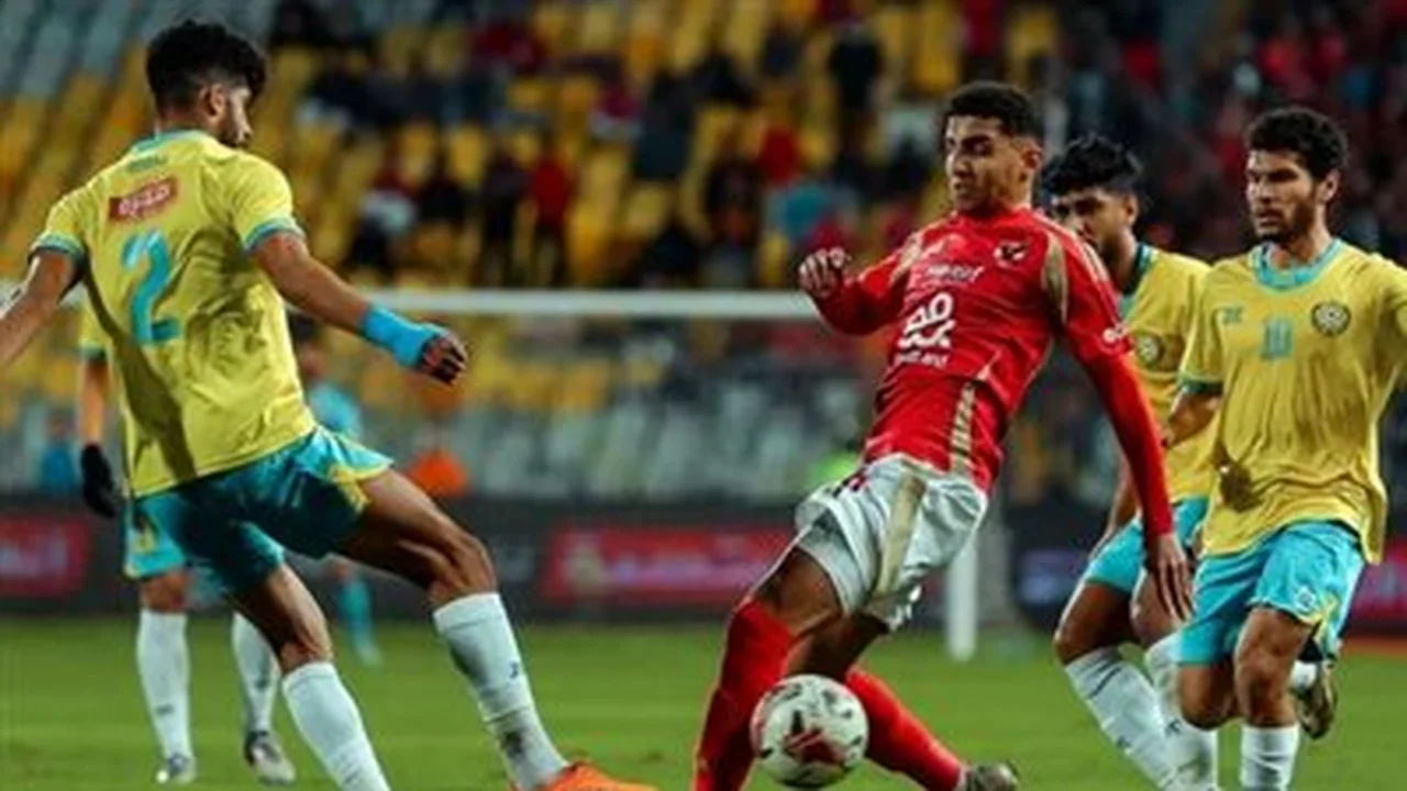 تغطية مجانية.. القنوات الناقلة لمباراة الأهلي والإسماعيلي الدوري الممتاز